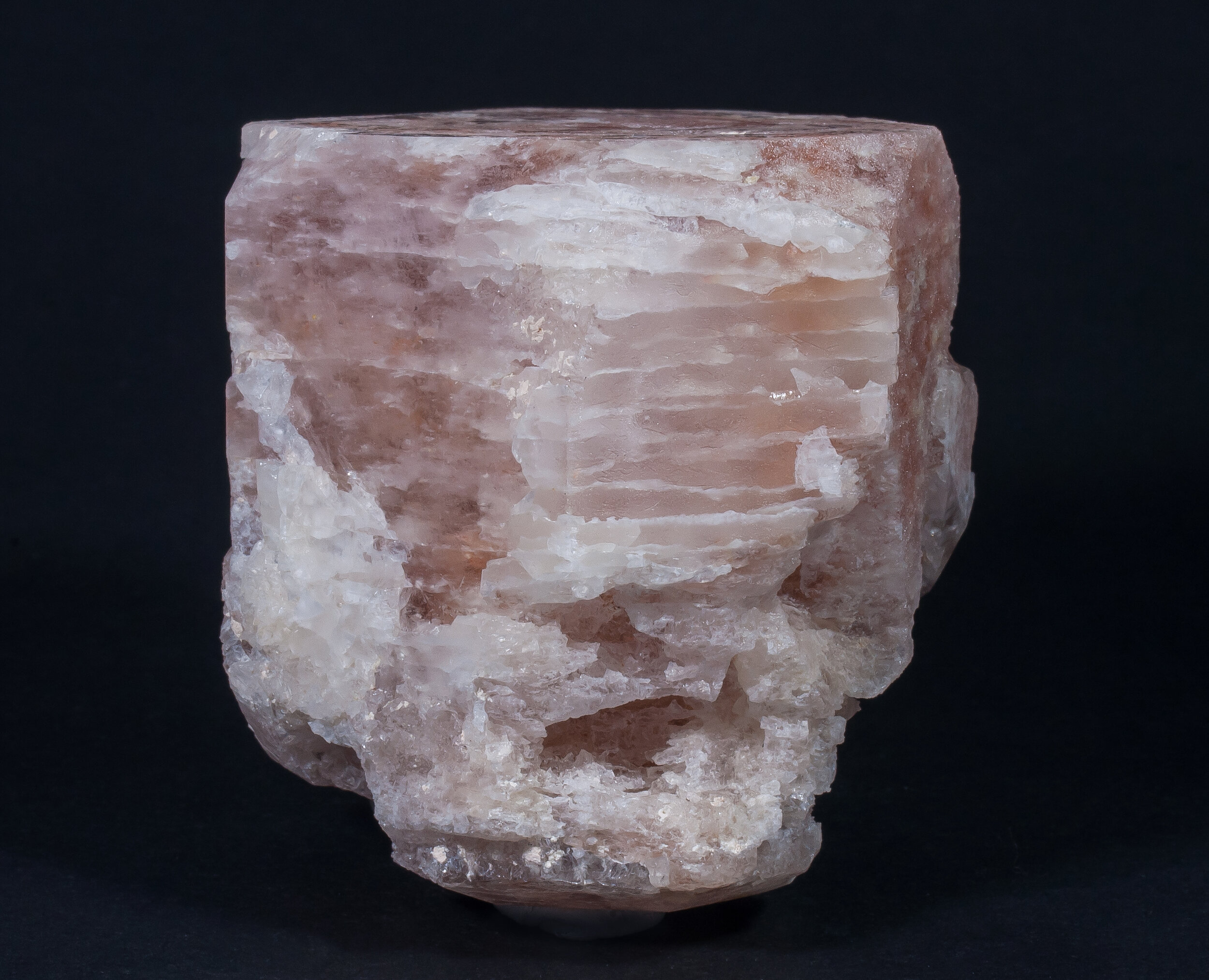 specimens/s_imagesAO0/Beryl_morganite-ERM27AO0s.jpg