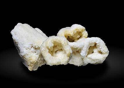 Calcite (variety kanonenspat) with Quartz. Side / Photo: Joaquim Callén