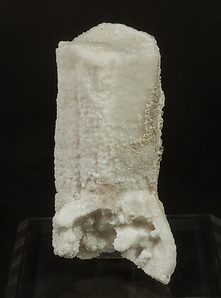 Calcite (variety kanonenspat) with Quartz. Side