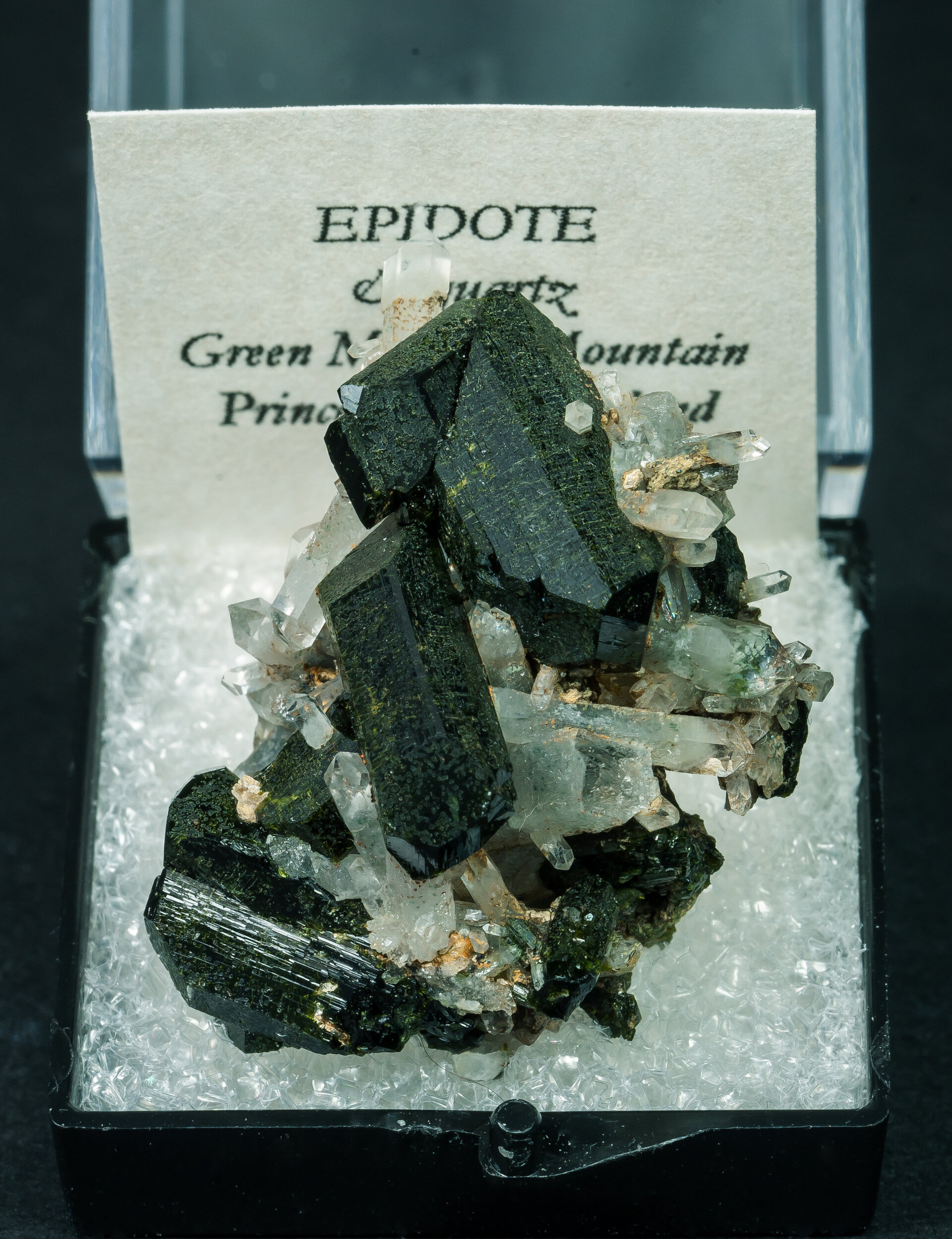 specimens/s_imagesAO0/Epidote-TAR6AO0f.jpg