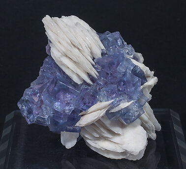 Fluorite with Baryte. Side