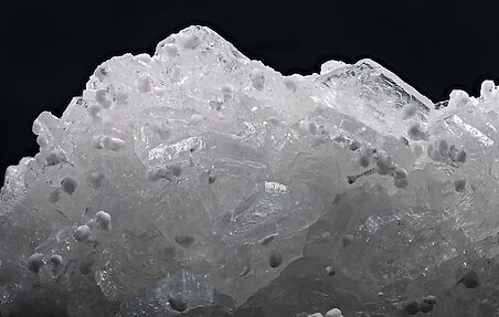 Imayoshiite with Tobermorite (Group) and Calcite. Detail / Photo: Joaquim Calln