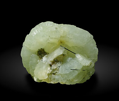 Prehnite with Augite. Rear / Photo: Joaquim Calln