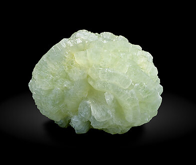 Prehnite with Augite. Front / Photo: Joaquim Calln