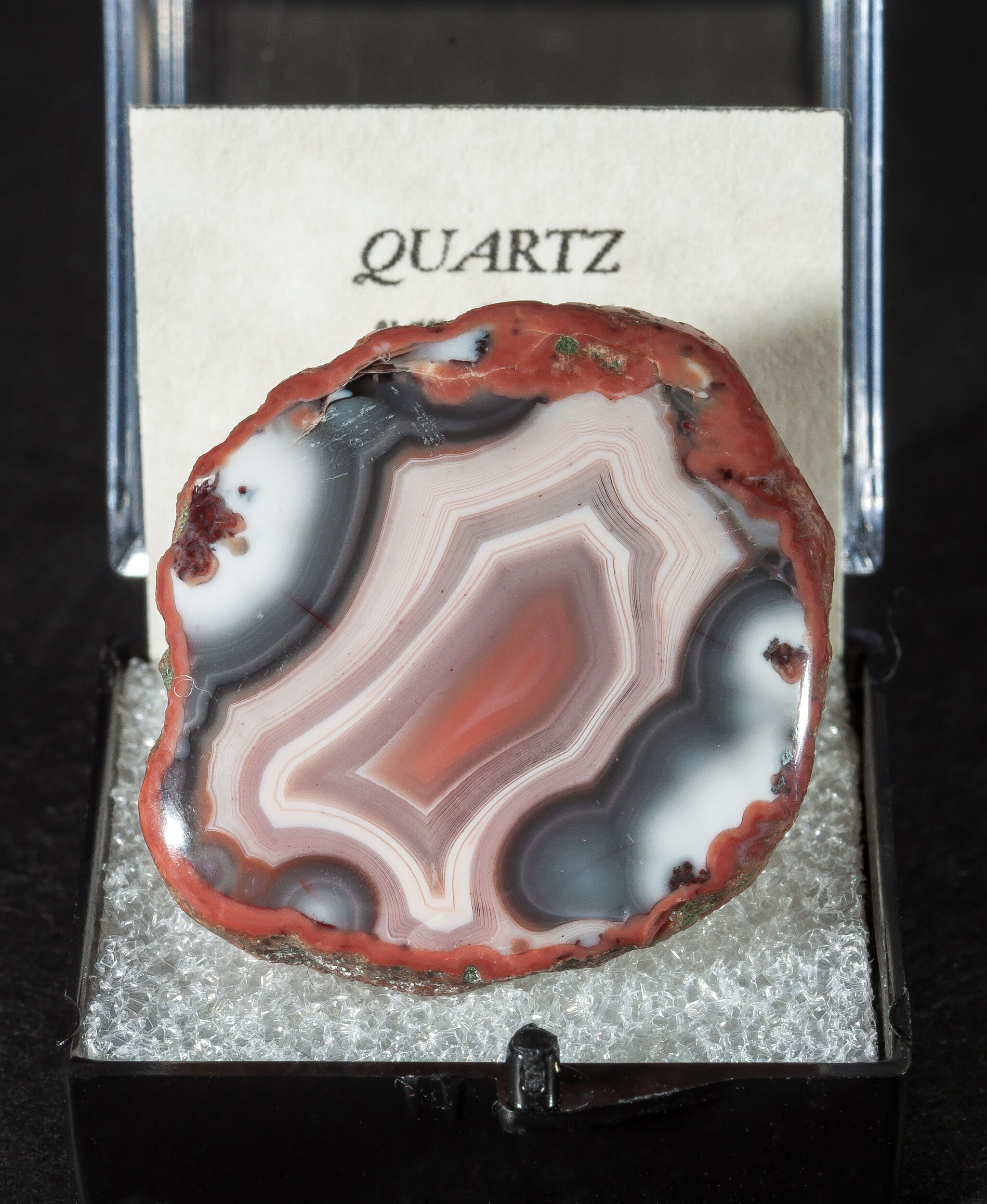 specimens/s_imagesAO0/Quartz_agate-TDM11AO0f1.jpg