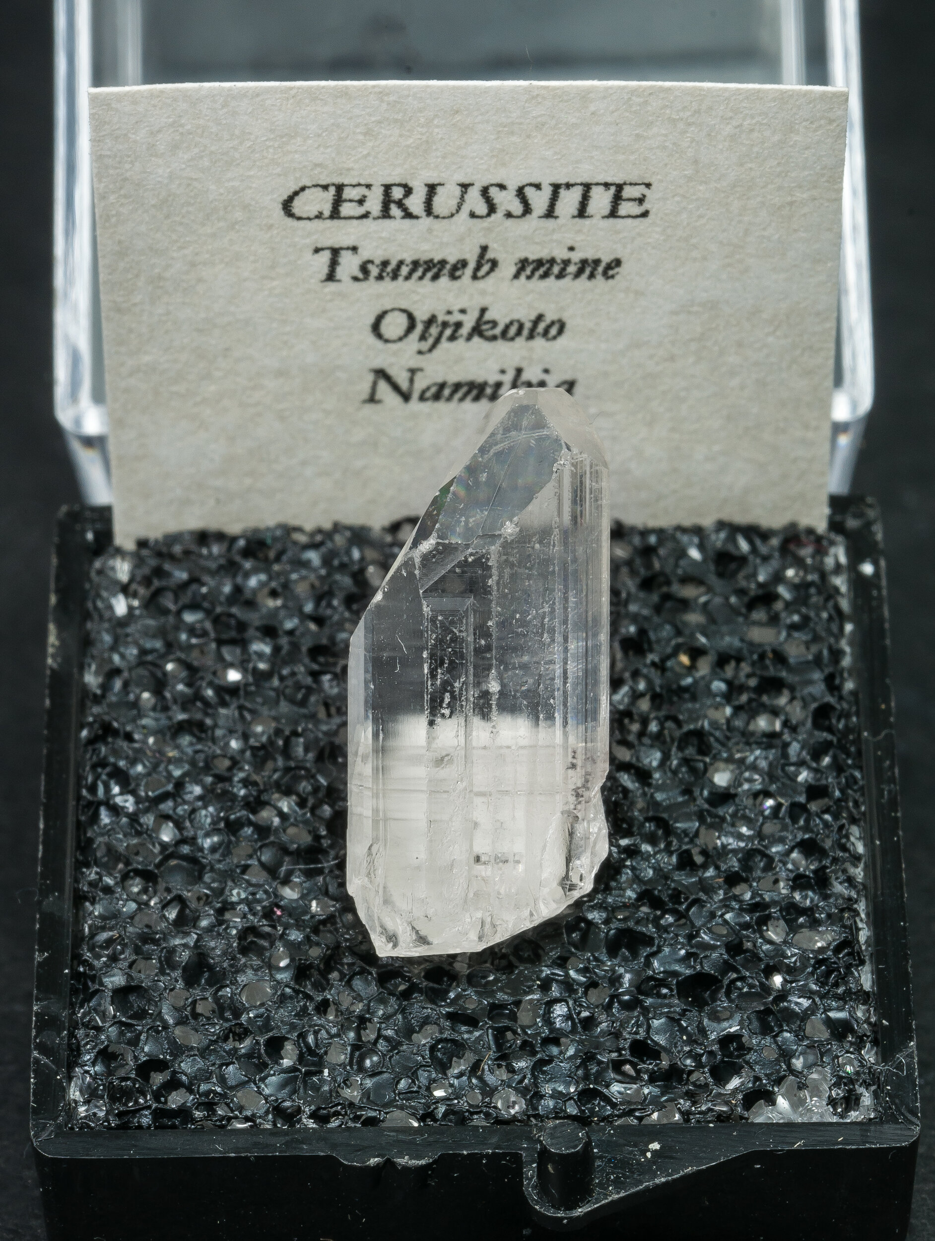 specimens/s_imagesAO1/Cerussite-TXF26AO1f.jpg