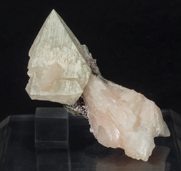 Powellite with Stilbite-Ca.