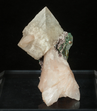 Powellite with Stilbite-Ca. Side