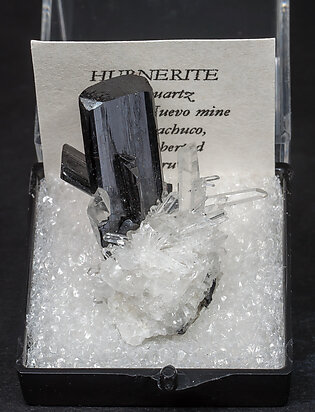 Hbnerite with Quartz. Front