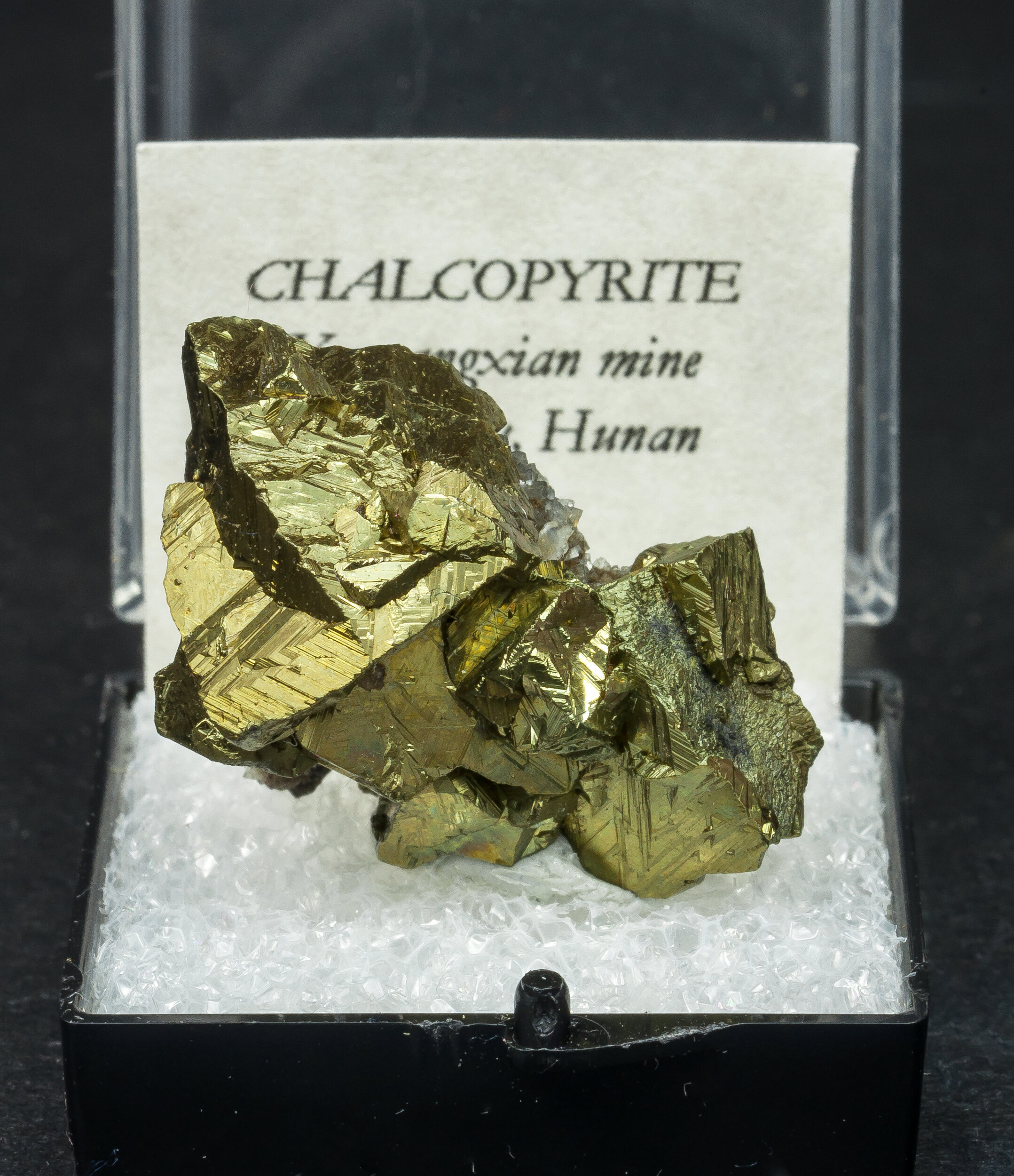 specimens/s_imagesAO3/Chalcopyrite-TAY36AO3f.jpg