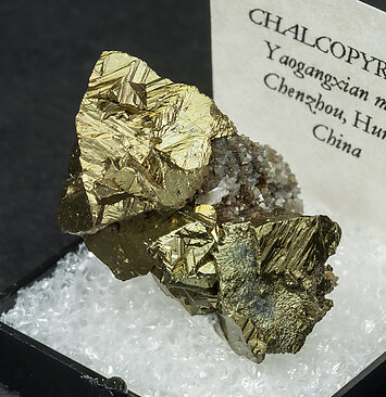 Chalcopyrite with Calcite. Side