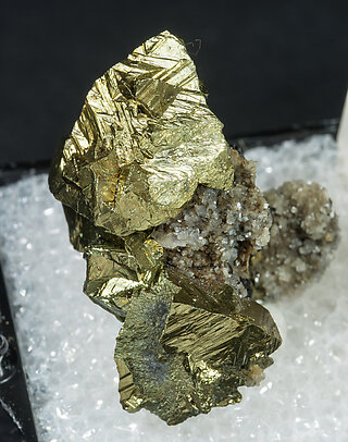 Chalcopyrite with Calcite. Side