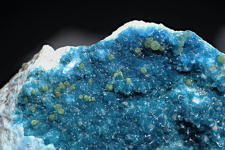 Cuprodongchuanite with Veszelyite. Detail / Photo: Joaquim Calln