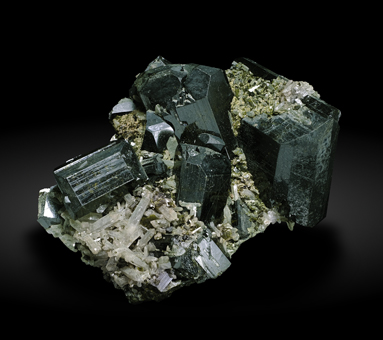 Epidote with Quartz. Side / Photo: Joaquim Calln