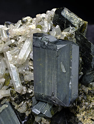 Epidote with Quartz. Detail / Photo: Joaquim Calln