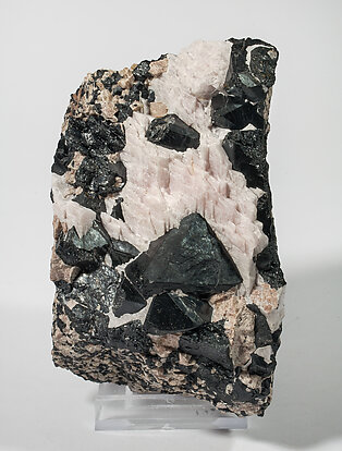 Franklinite with Calcite and Willemite. Side