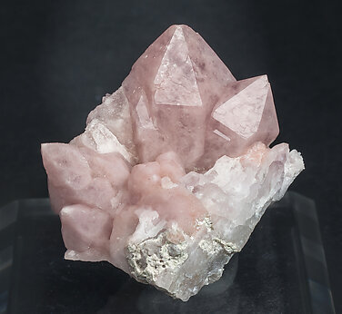 Quartz (variety rose quartz).