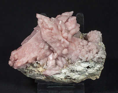 Quartz (variety rose quartz).