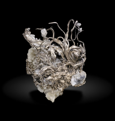 Silver with Calcite. Front / Photo: Joaquim Calln