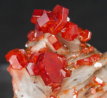 Vanadinite on Baryte. 