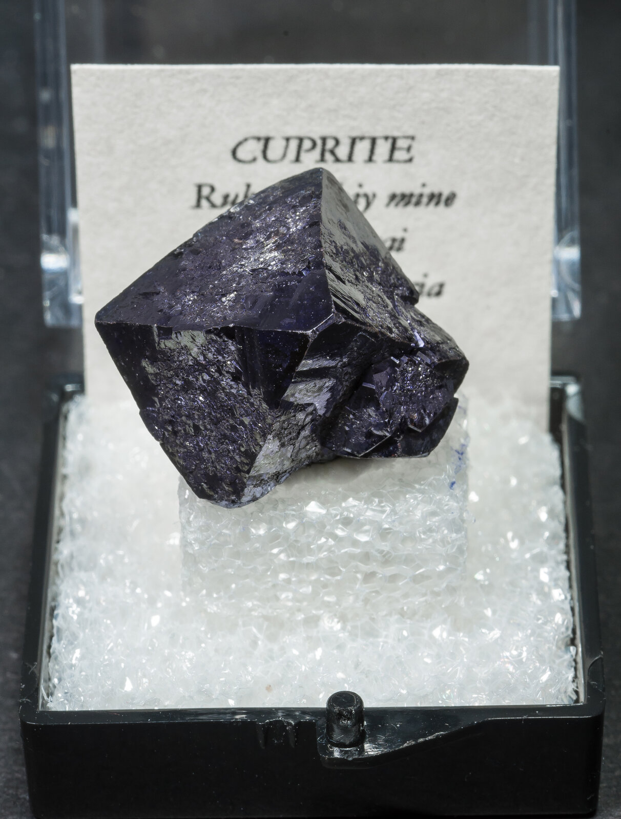 specimens/s_imagesAO4/Cuprite-TMR76AO4f1.jpg