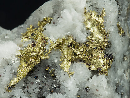 Gold (variety Ag-bearing) on Quartz with Sphalerite and Chalcopyrite. 