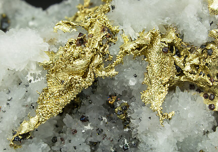 Gold (variety Ag-bearing) on Quartz with Sphalerite and Chalcopyrite. 