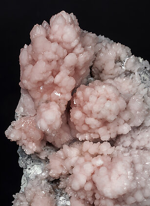 Quartz (variety rose quartz). 