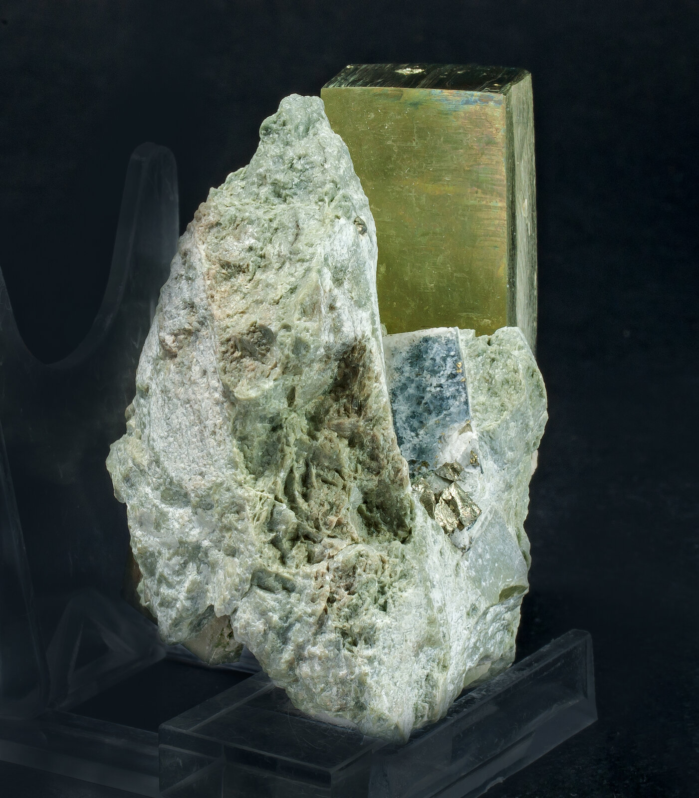 specimens/s_imagesAO5/Pyrite-NEA97AO5s2.jpg
