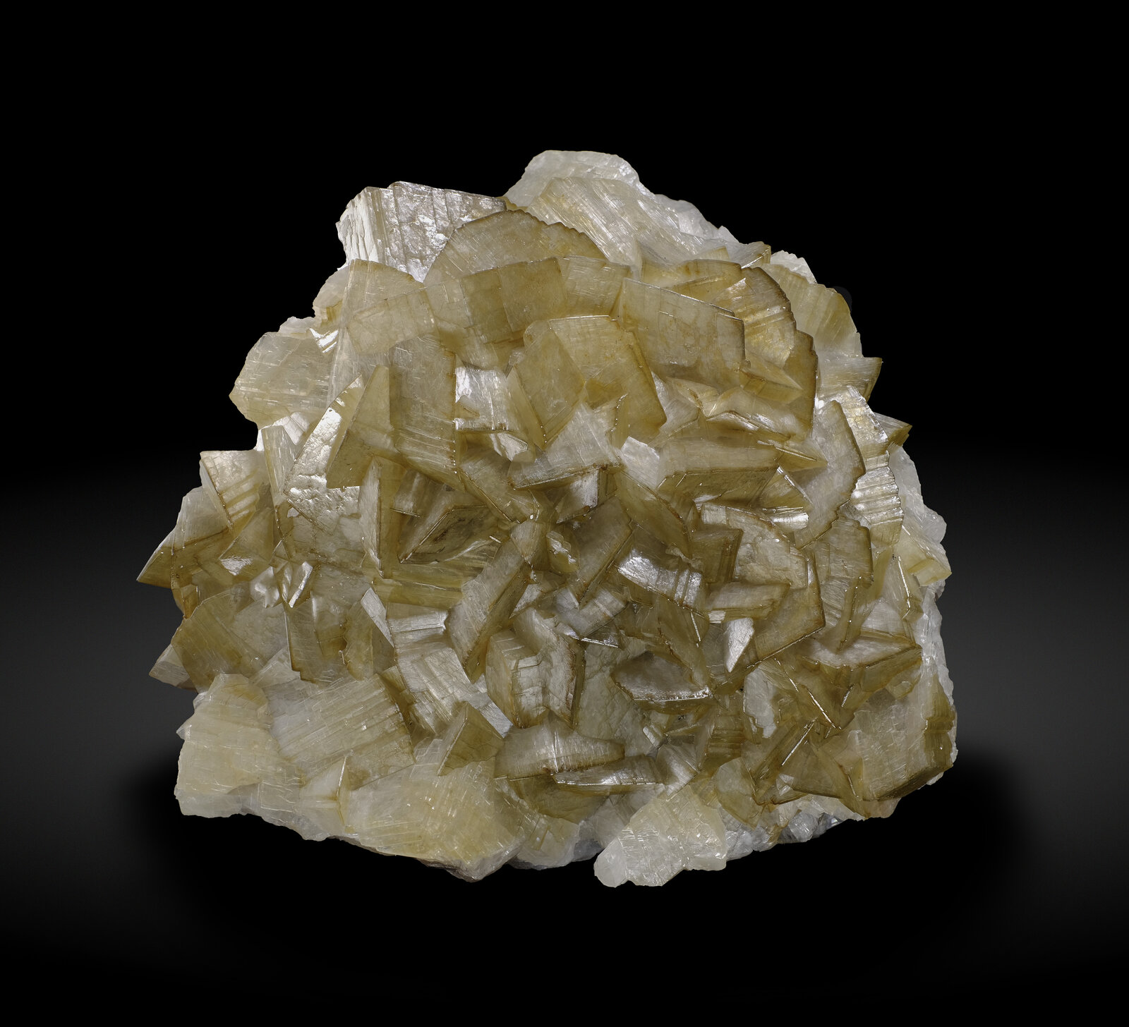 specimens/s_imagesAO5/Smithsonite-TGR69AO5-7140f.jpg