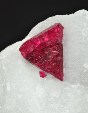 Spinel with Calcite. 