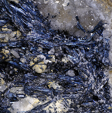 Stibnite. Detail / Photo: Joaquim Calln