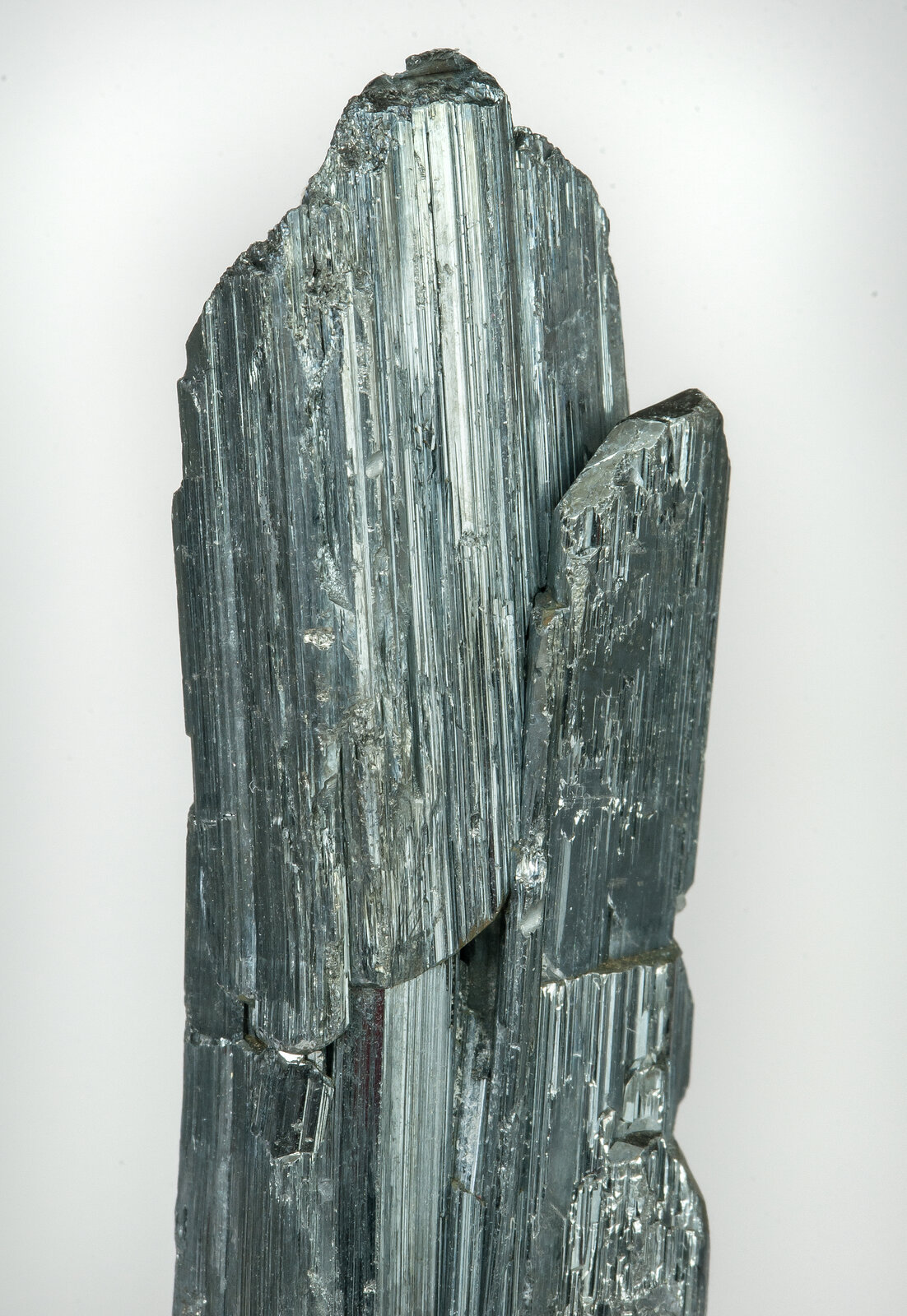 specimens/s_imagesAO5/Stibnite-EJB27AO5d.jpg