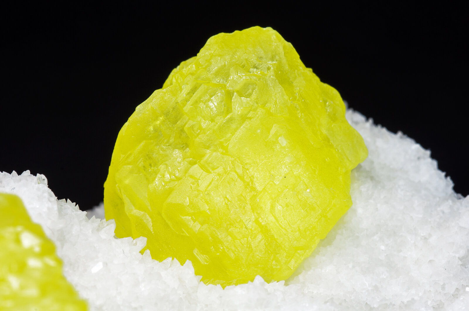 specimens/s_imagesAO5/Sulfur-NVX38AO5d.jpg