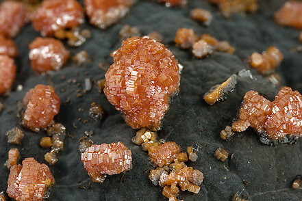 Vanadinite on manganese oxides. 