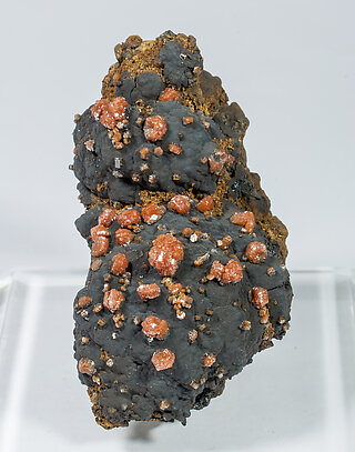 Vanadinite on manganese oxides. 