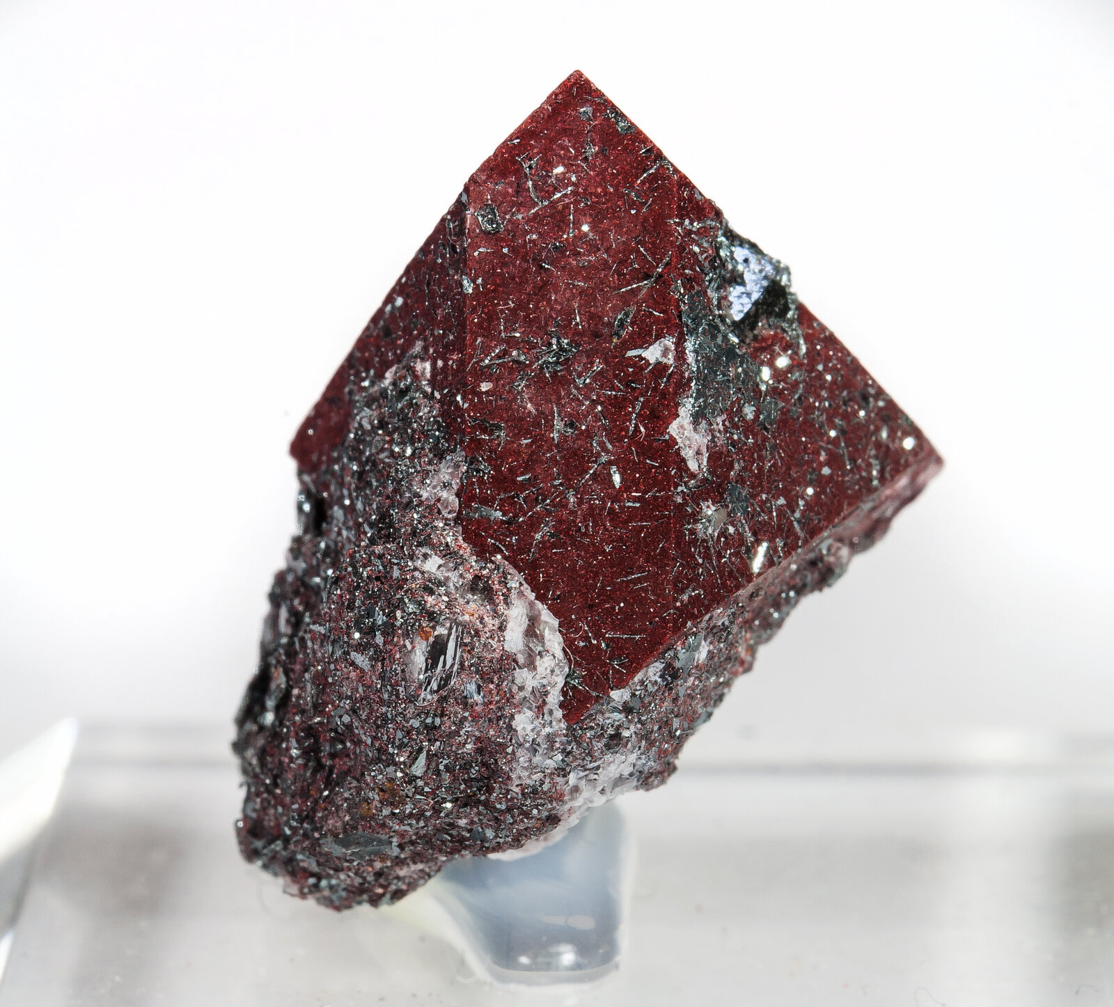 specimens/s_imagesAO5/Zunyite-MNX87AO5r.jpg