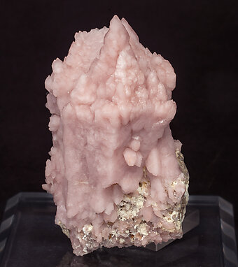 Quartz (variety rose quartz). Side