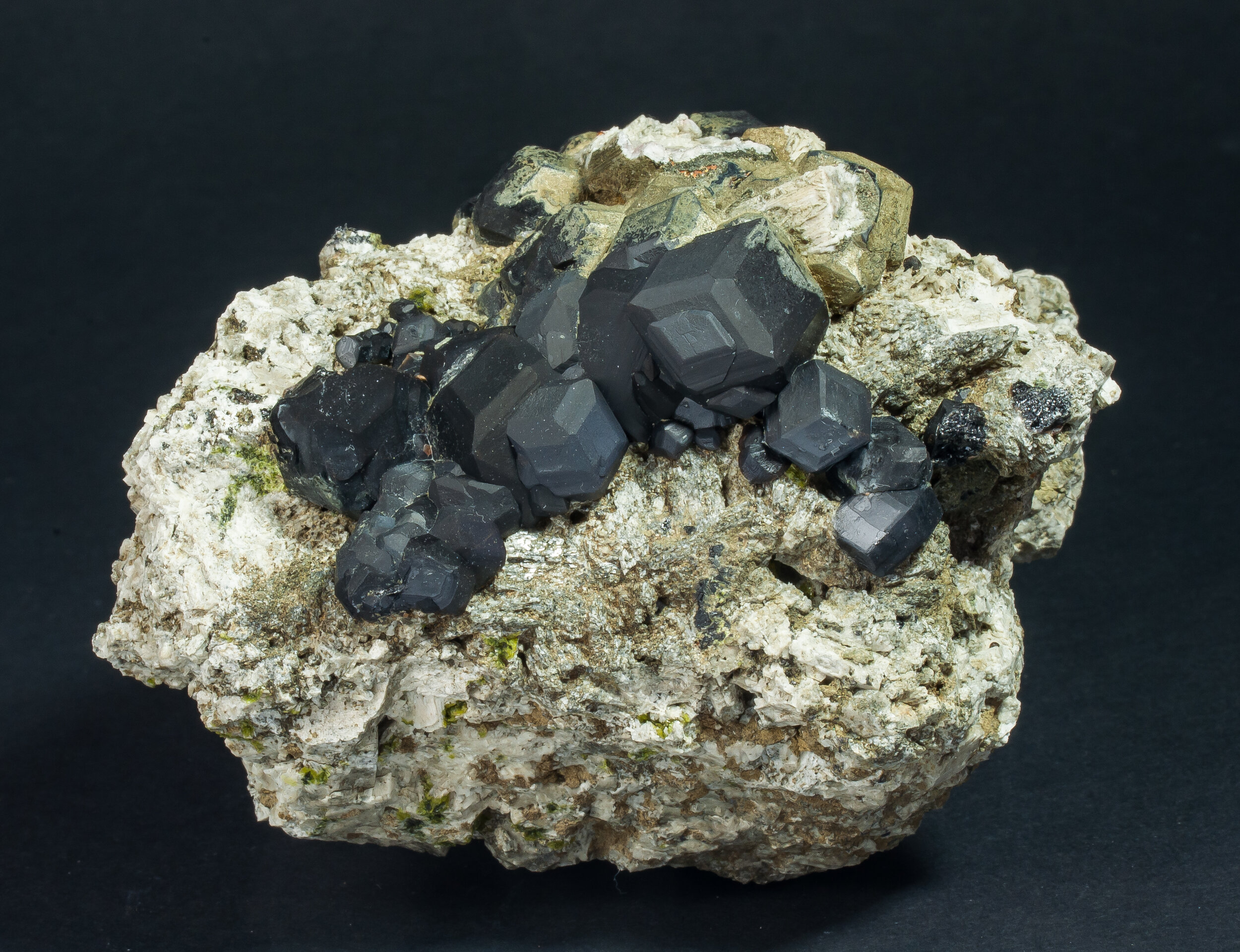 specimens/s_imagesAO7/Andradiite-TTX66AO7f.jpg