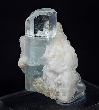 Beryl (variety aquamarine) with Albite. Side