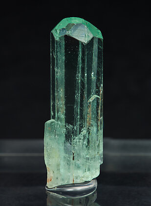 Beryl (variety emerald). Front