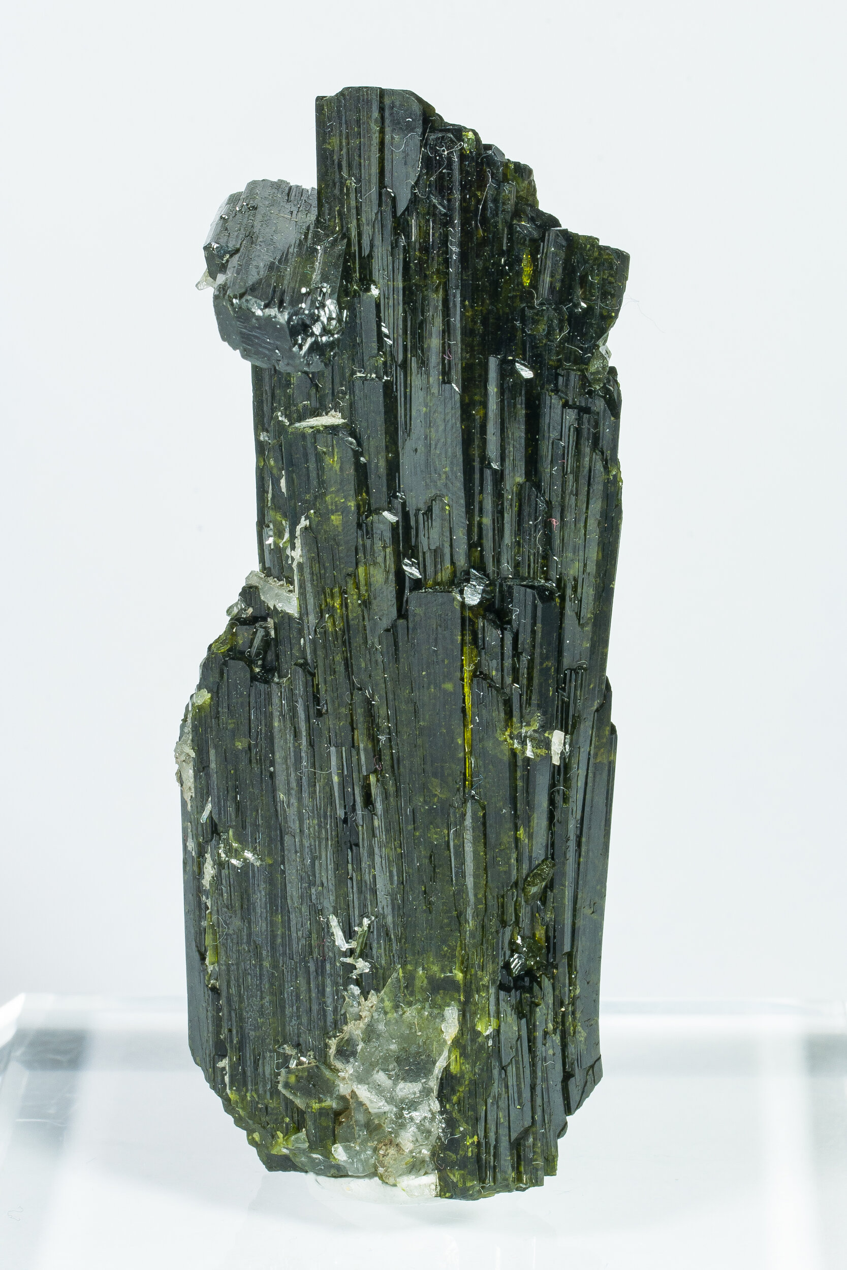 specimens/s_imagesAO7/Epidote-TBR27AO7f.jpg