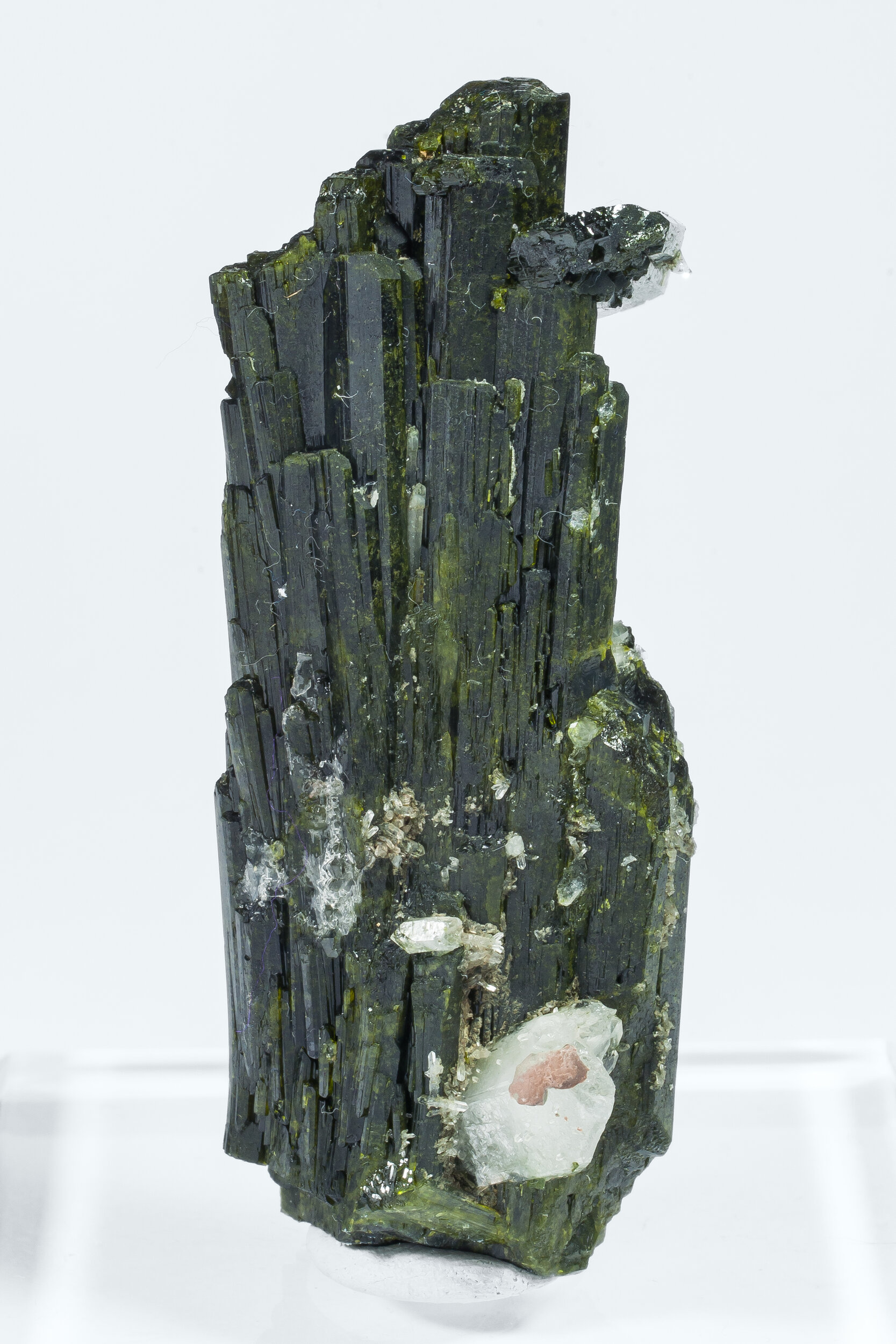 specimens/s_imagesAO7/Epidote-TBR27AO7r.jpg