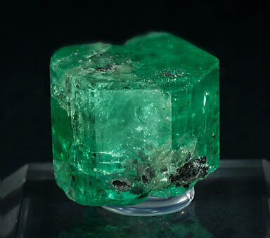 Beryl (variety emerald). Front