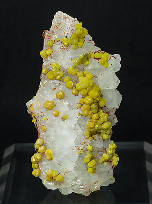 Mimetite (variety campylite) with Quartz. 