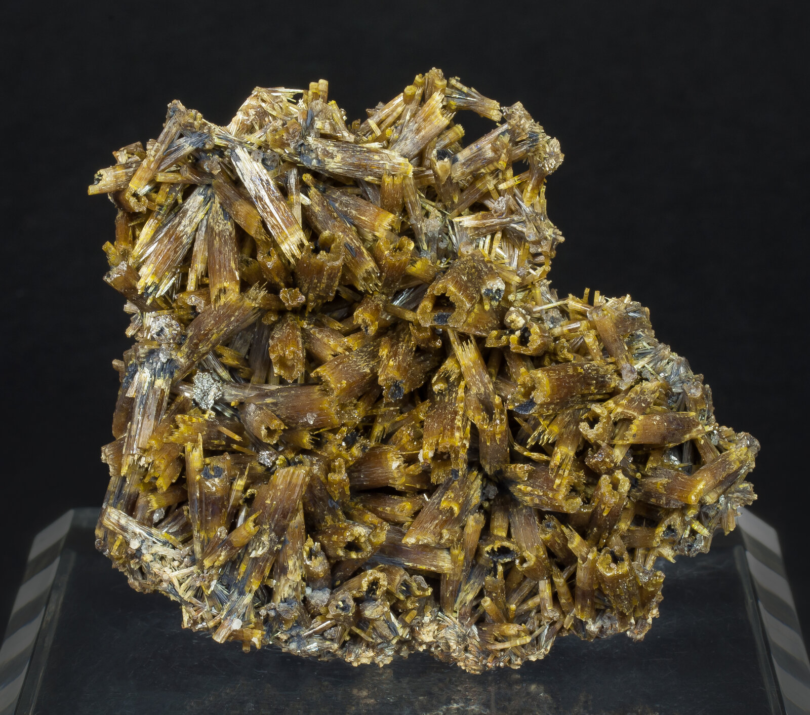 specimens/s_imagesAO8/Vanadinite-EFB86AO8f.jpg