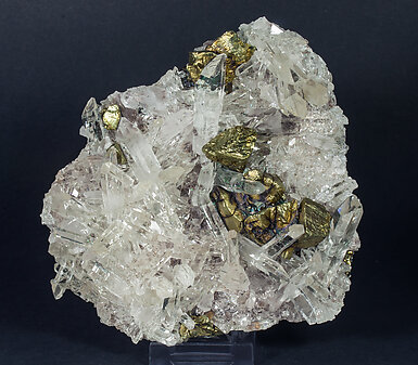 Chalcopyrite on Quartz. Side