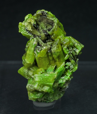 Pyromorphite. Rear