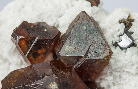 Sphalerite with Calcite. 