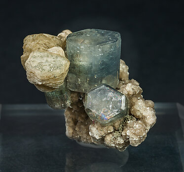 Fluorapatite with Siderite and Muscovite. Front